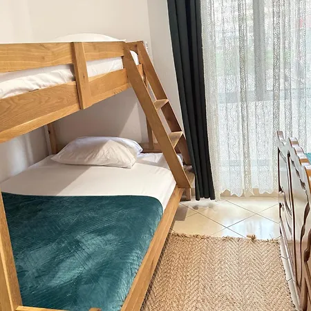 Family House & Free Parking Golem, Durres Apartment