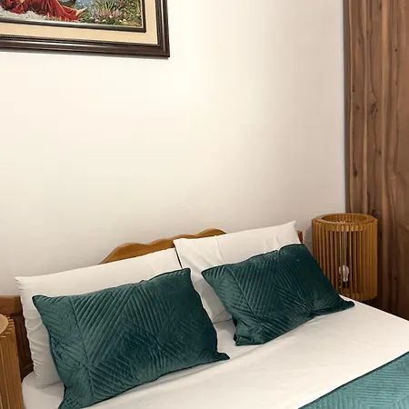 Apartment Family House & Free Parking Golem, Durres