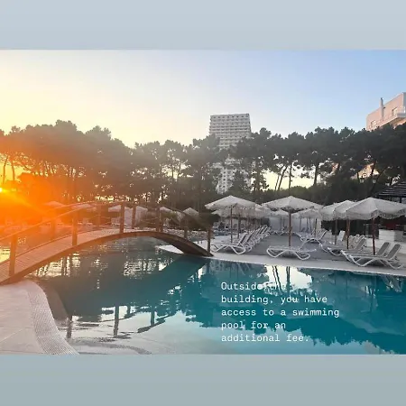 Family House & Free Parking Golem, Durres Apartment