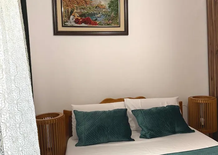 Family House & Free Parking Golem, Durres Apartment